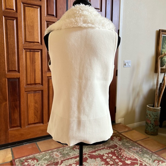 White House Black Market Cream Vest with Fur Trim - Picture 5 of 6
